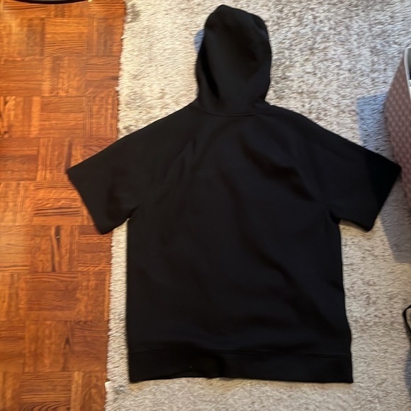 Short sleeve sweater with a hoodie - Picture 2 of 3